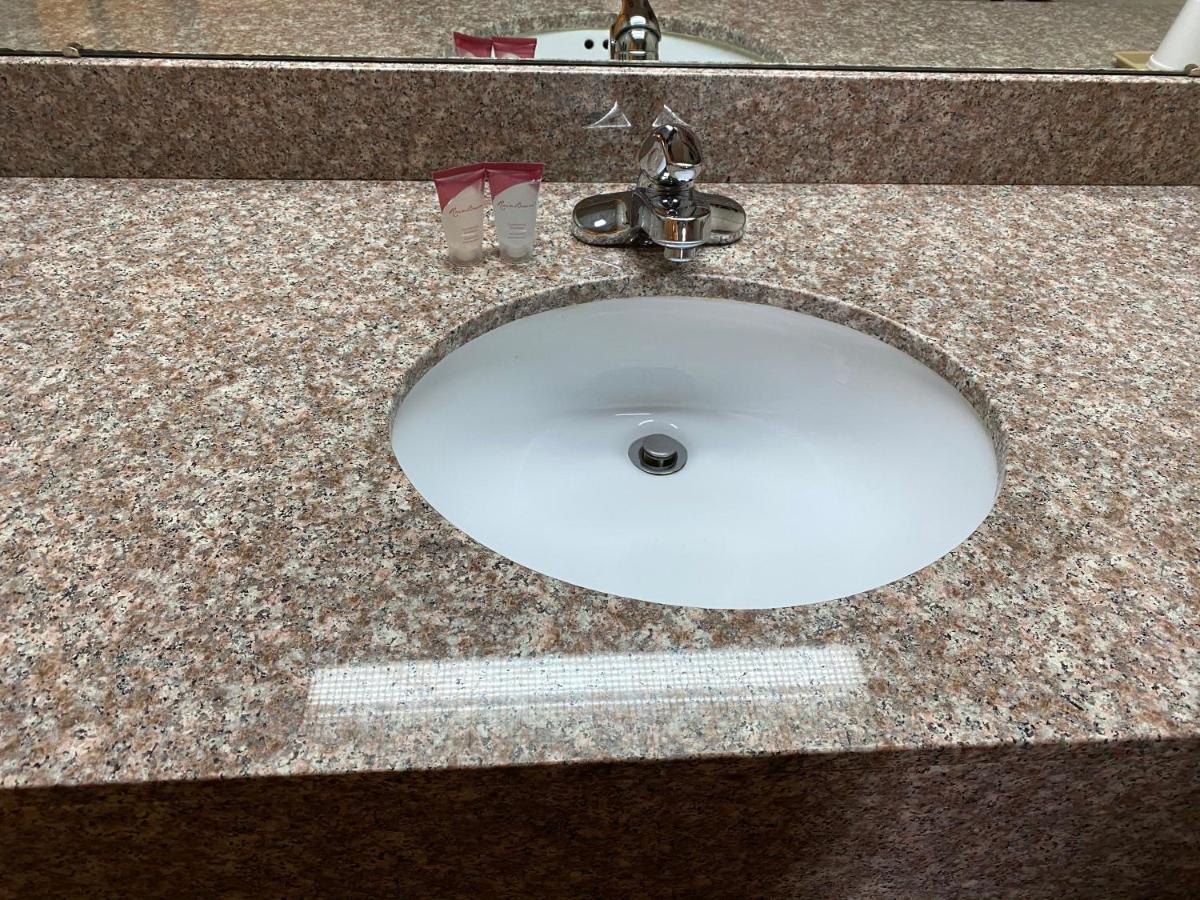 Harrisonville Inn & Suites Dış mekan fotoğraf